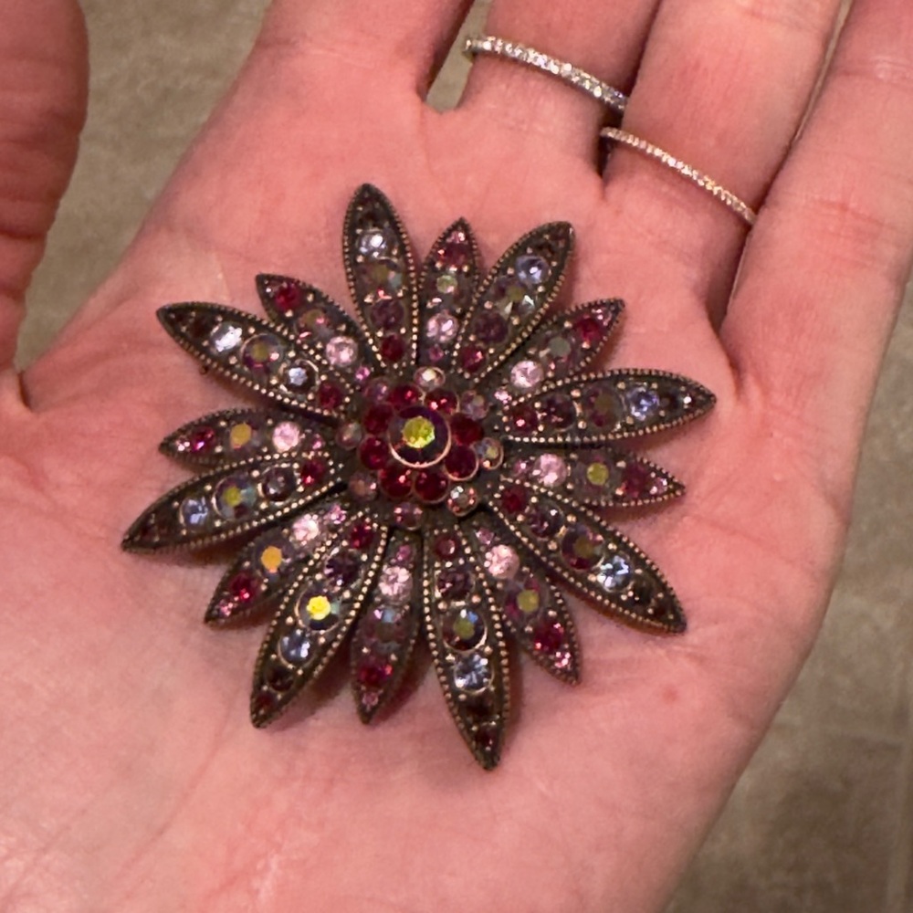 ✨ Joan Rivers Swarovski Starburst Brooch – Red & Blue